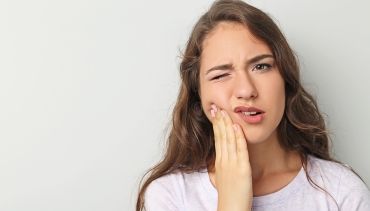 La sensibilidad es la causa de la mayoría de los dolores dentales.